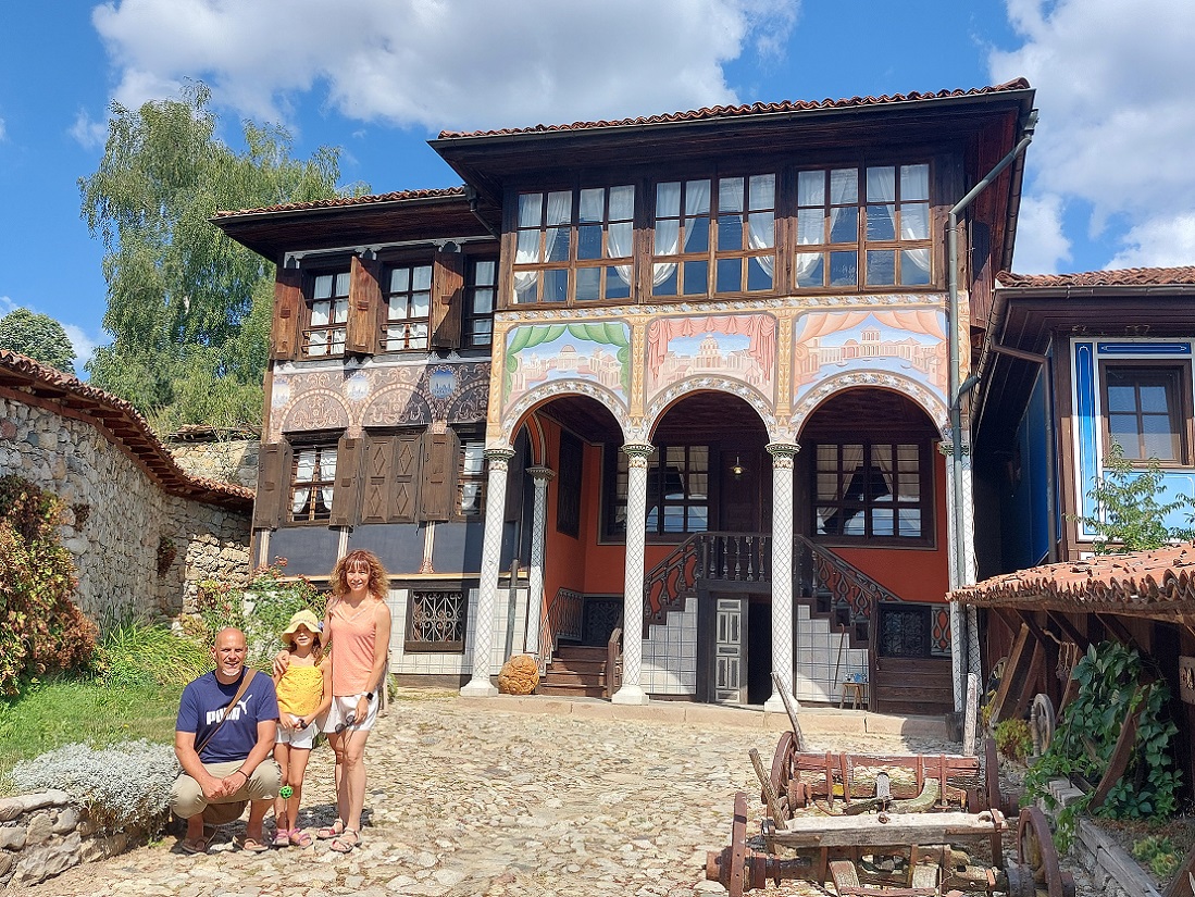 Foto pueblo histórico de Koprivshtitsa, casa Oslekov, Bulgaria