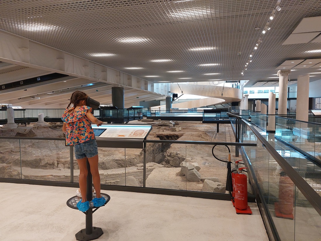 Foto en casco histórico de Plovdiv, basilica paleocristiana episcopal romana, Bulgaria