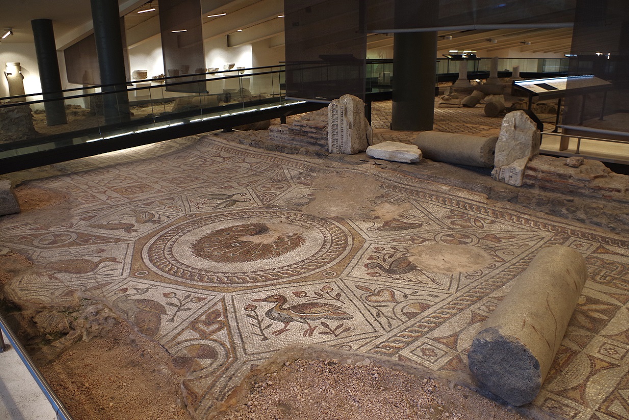 Foto en casco histórico de Plovdiv, basilica paleocristiana episcopal romana, Bulgaria