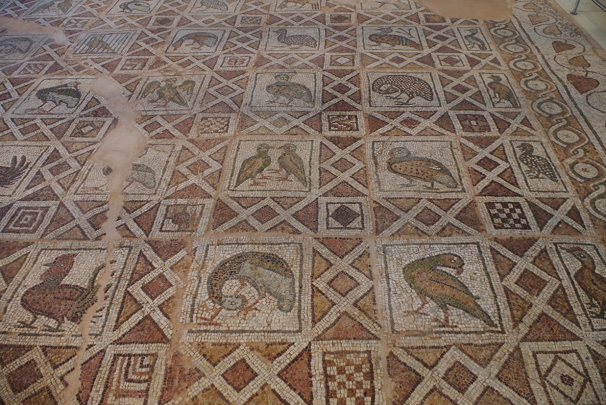 Foto en casco histórico de Plovdiv, basilica paleocristiana episcopal romana, Bulgaria