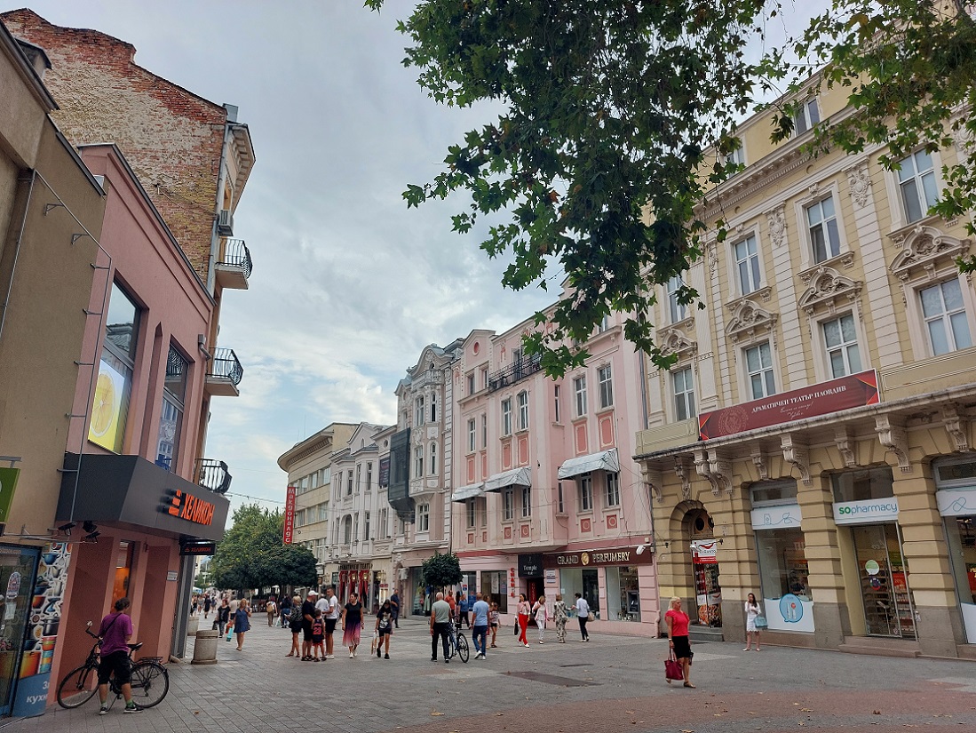 Foto casco histórico de Plovdiv, calle Saborna, Bulgaria