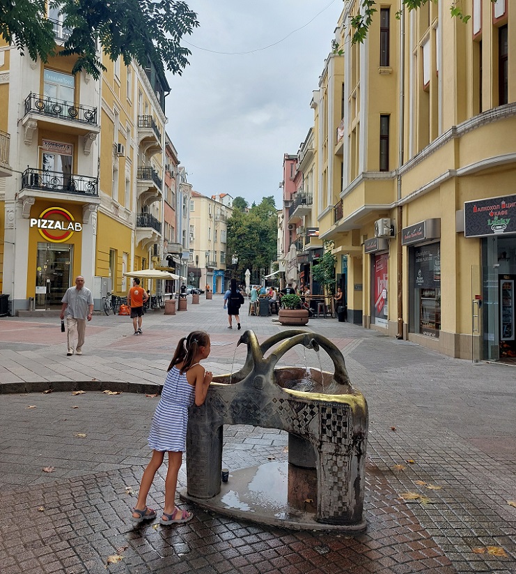 Foto casco histórico de Plovdiv, calle Saborna, Bulgaria