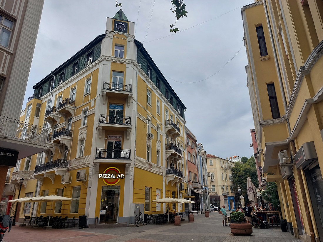 Foto casco histórico de Plovdiv, calle Saborna, Bulgaria