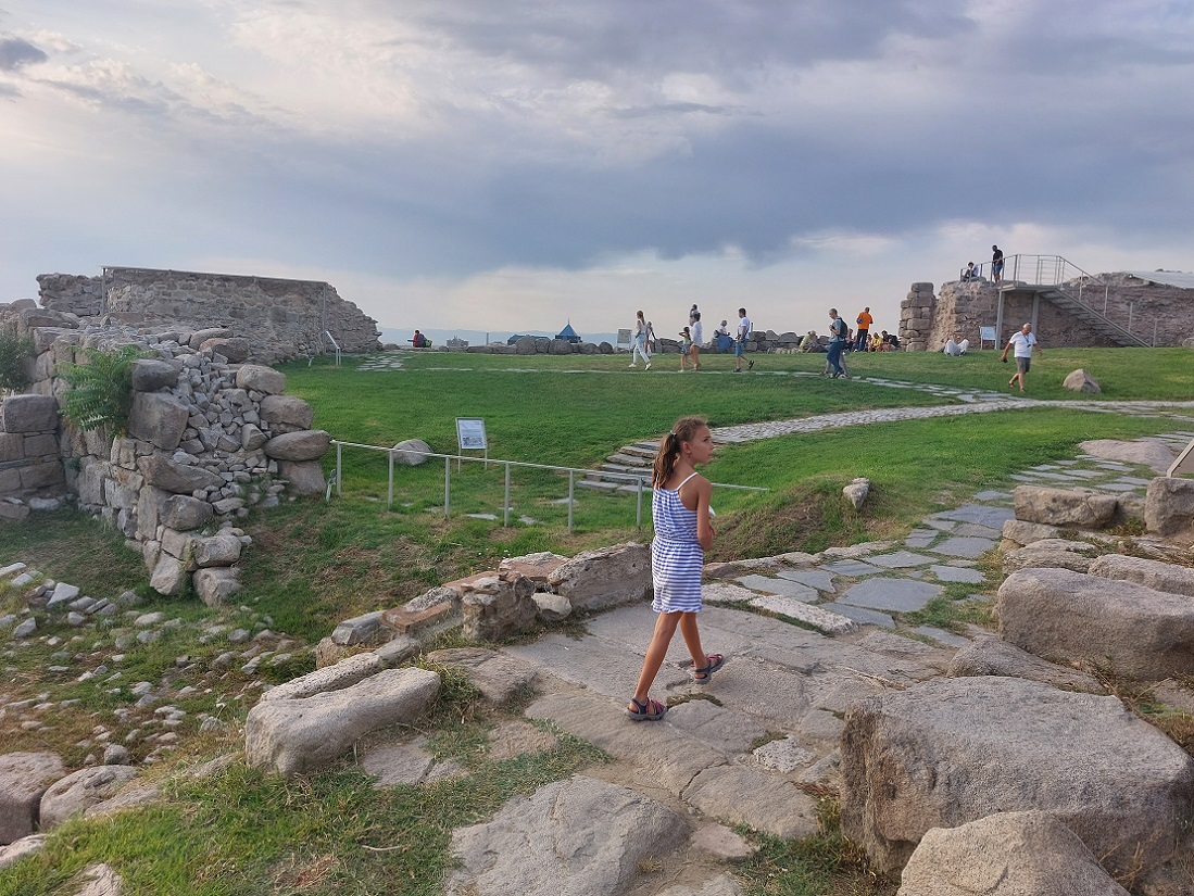 Foto casco histórico de Plovdiv, atardecer en Nebet Tepe, Bulgaria
