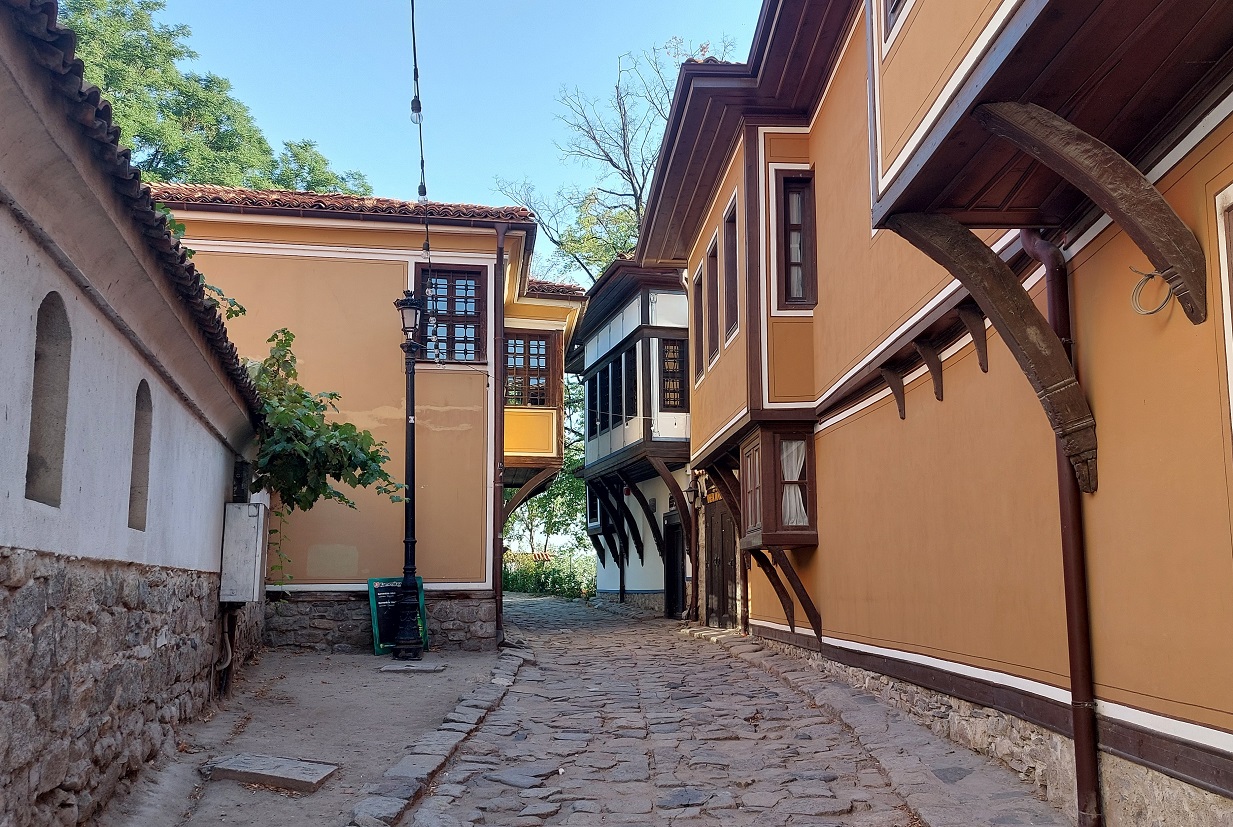 Foto en casco histórico de Plovdiv, calle Saborna, Bulgaria