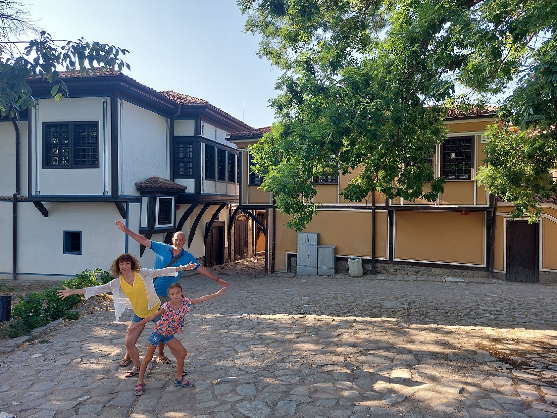 Foto en casco histórico de Plovdiv, calle Saborna, Bulgaria
