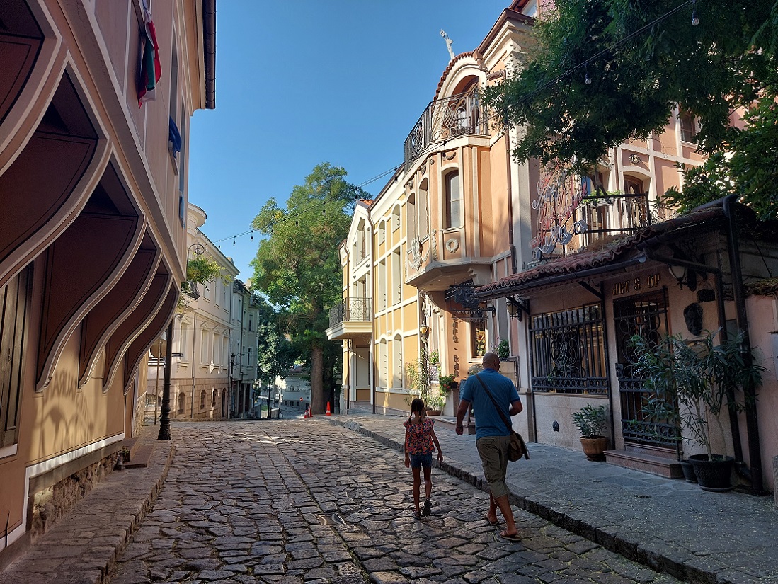 Foto en casco histórico de Plovdiv, calle Saborna, Bulgaria