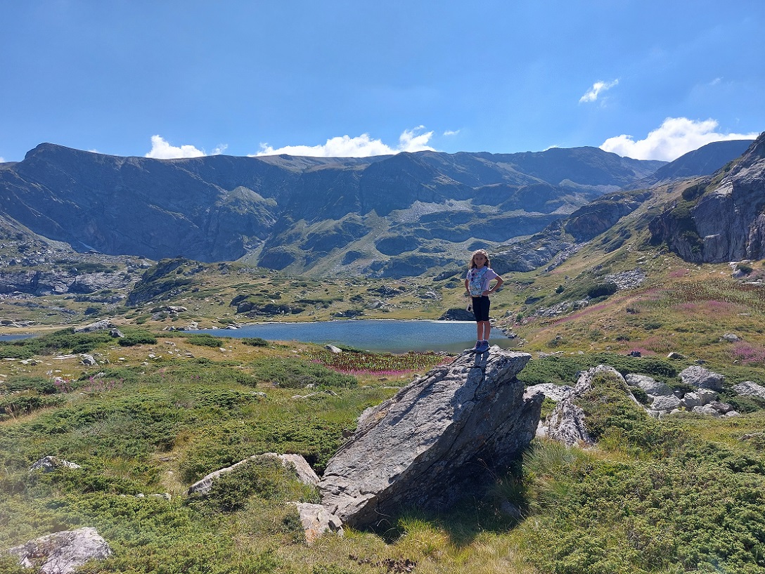 Foto segundo lago del parque nacional de los siete lagos de Rila, Bulgaria