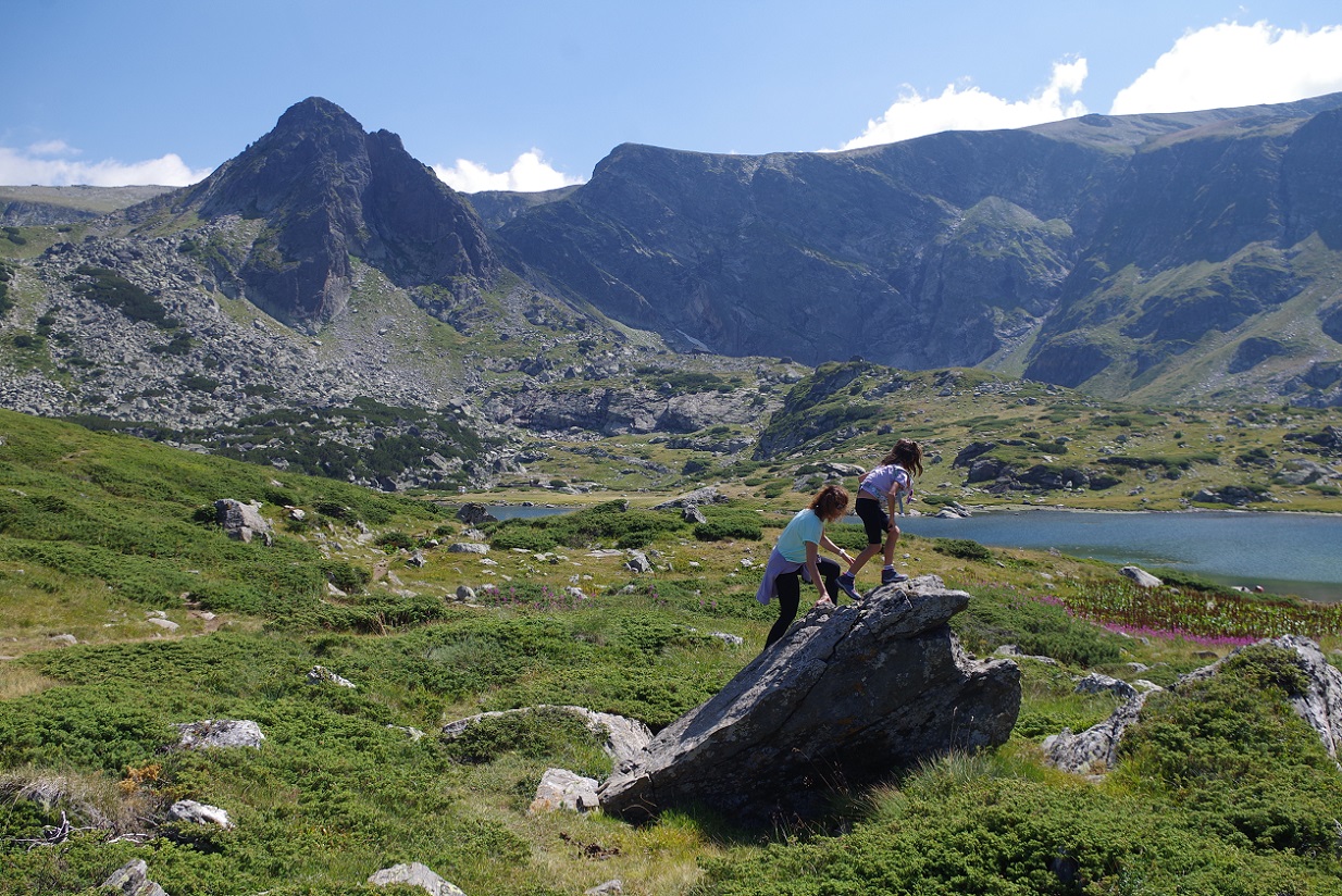 Foto segundo lago del parque nacional de los siete lagos de Rila, Bulgaria