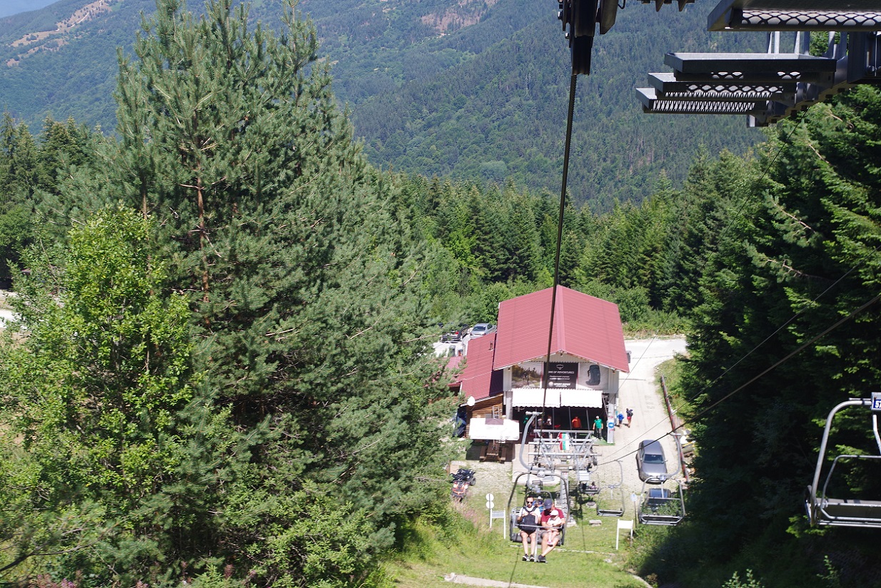 Foto telesilla del parque nacional de los siete lagos de Rila, Bulgaria