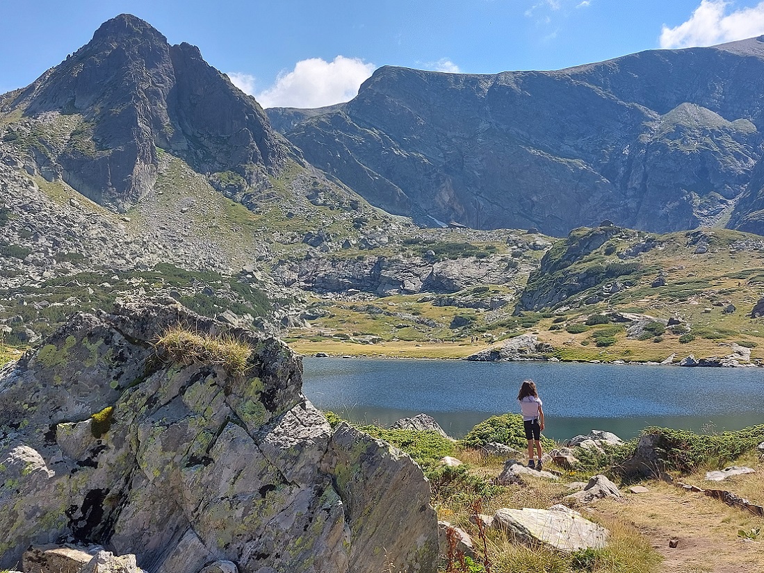 Foto segundo lago del parque nacional de los siete lagos de Rila, Bulgaria