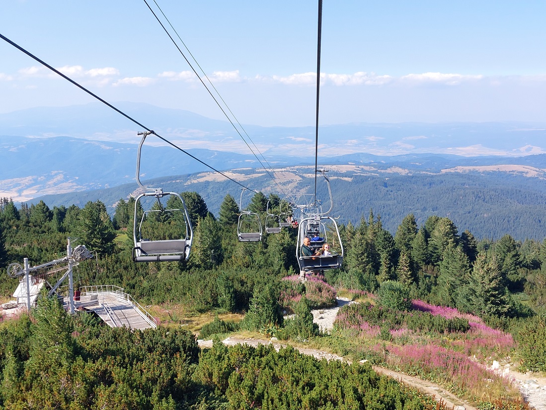 Foto telesilla del parque nacional de los siete lagos de Rila, Bulgaria