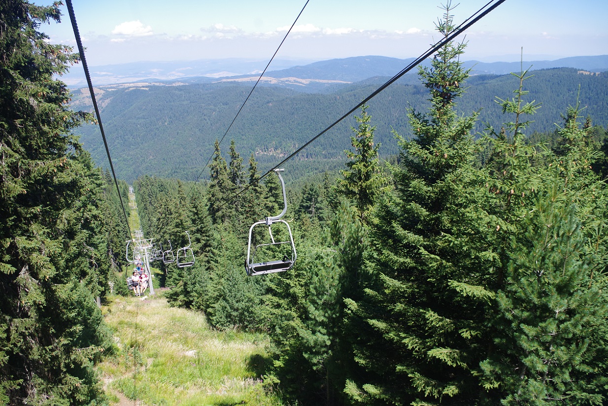 Foto telesilla del parque nacional de los siete lagos de Rila, Bulgaria