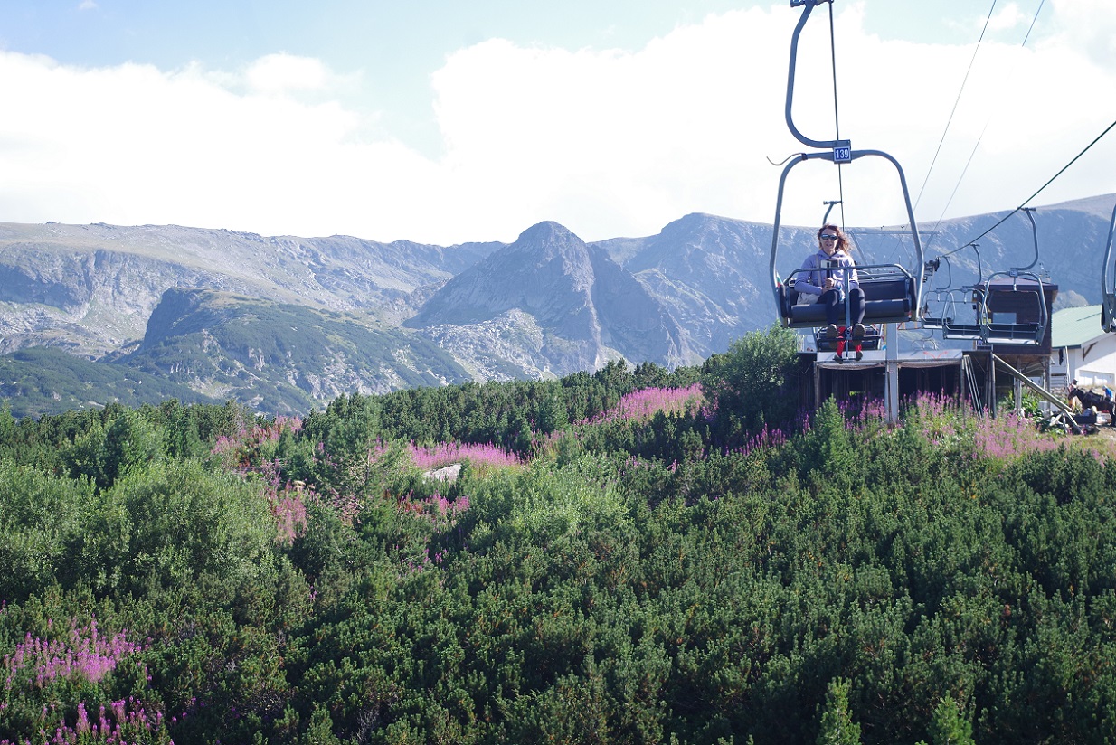 Foto telesilla del parque nacional de los siete lagos de Rila, Bulgaria