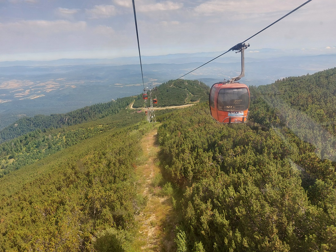 Foto telecabina de Yastrebets, parque nacional de Rila, Bulgaria
