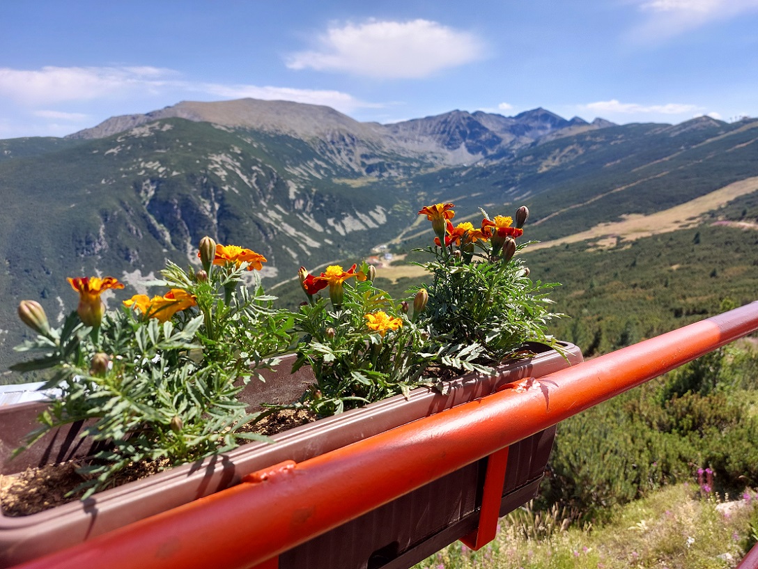 Foto telecabina de Yastrebets, terraza con vistas, pico Musala, parque nacional de Rila, Bulgaria