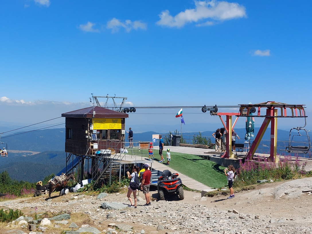 Foto telesilla del parque nacional de los siete lagos de Rila, Bulgaria