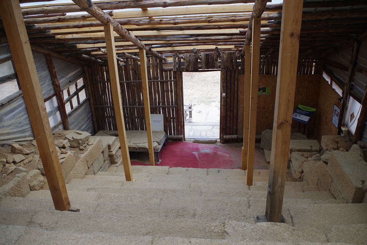 Foto tumba túmulo tracia de Chetinyova Mogila, Starosel, Bulgaria