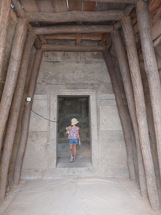 Foto tumba túmulo tracia de Chetinyova Mogila, Starosel, Bulgaria