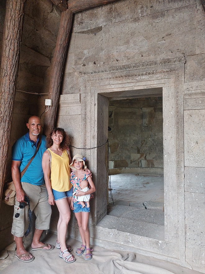 Foto tumba túmulo tracia de Chetinyova Mogila, Starosel, Bulgaria