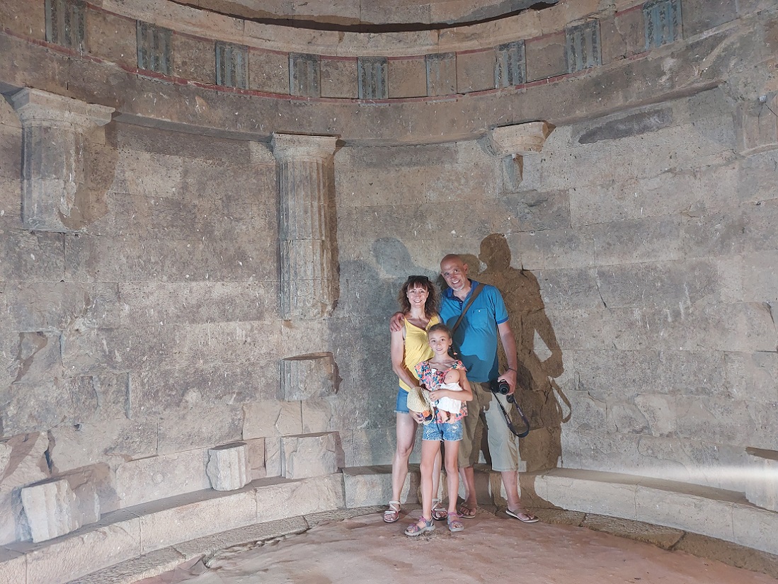 Foto tumba túmulo tracia de Chetinyova Mogila, Starosel, Bulgaria