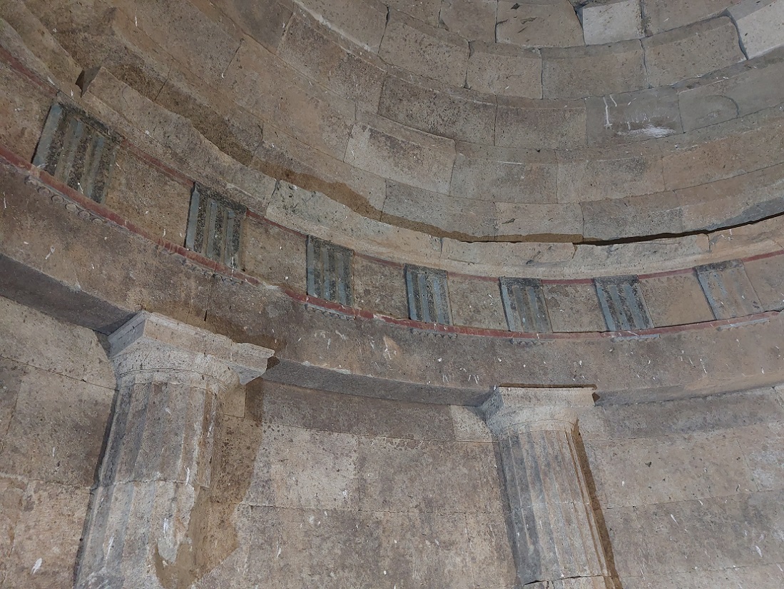 Foto tumba túmulo tracia de Chetinyova Mogila, Starosel, Bulgaria
