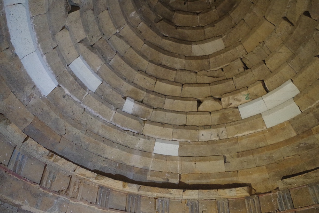 Foto tumba túmulo tracia de Chetinyova Mogila, Starosel, Bulgaria