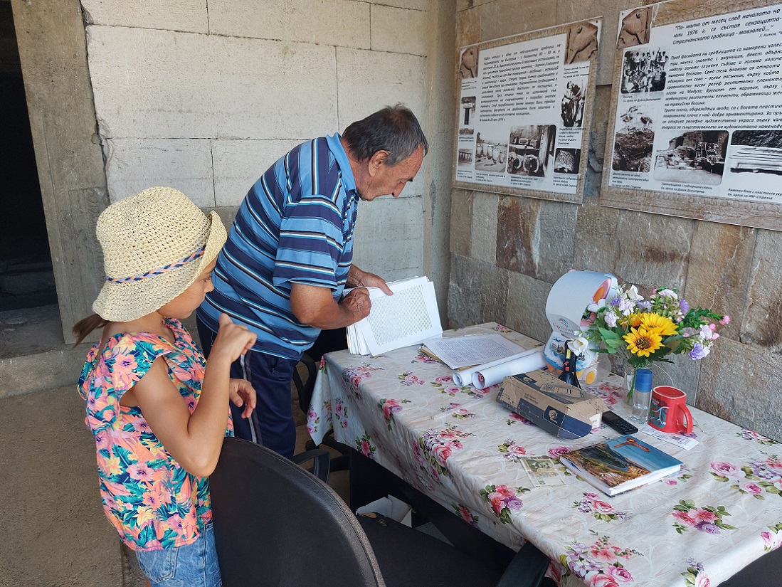 Foto tumba tracia, túmulo de la rana, Strelcha, Bulgaria