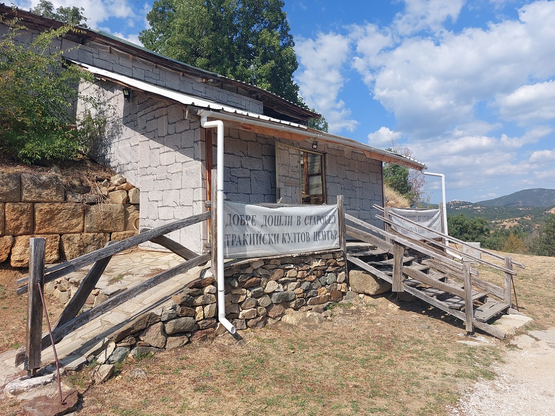 Foto tumba túmulo tracia de Chetinyova Mogila, Starosel, Bulgaria