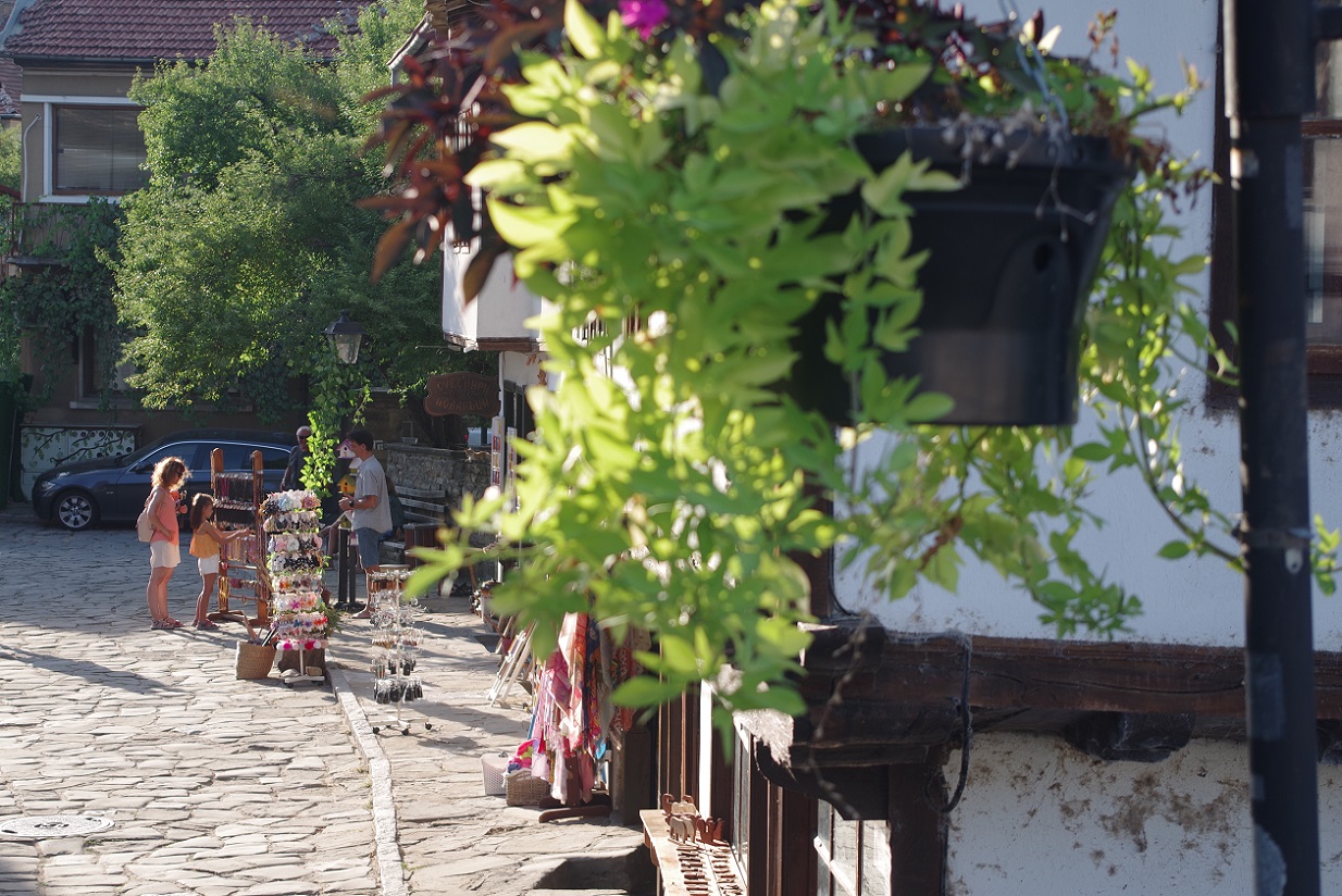 Foto pueblo medieval de Tryavna, puente de piedra, Bulgaria