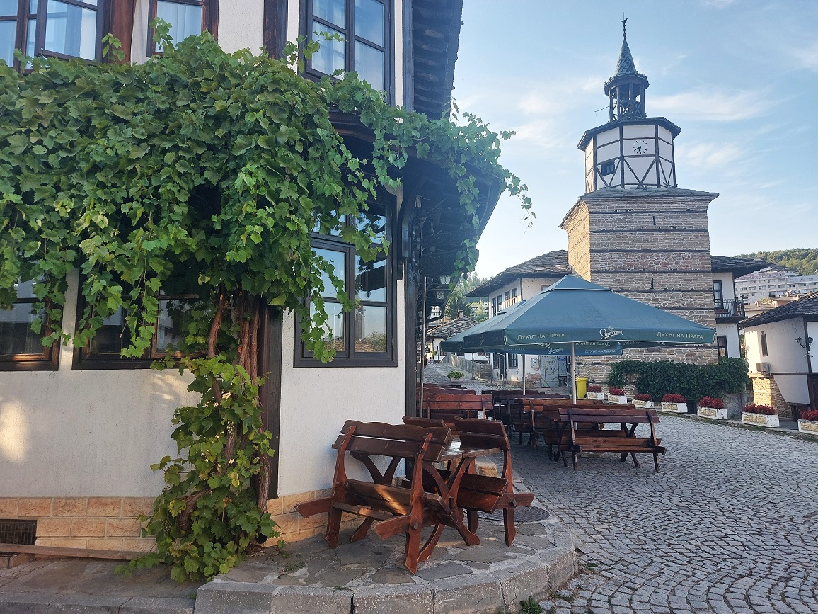 Foto pueblo medieval de Tryavna, puente de piedra, Bulgaria